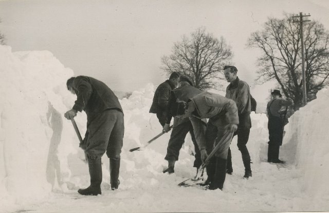 [Clearing the Snow 1947]