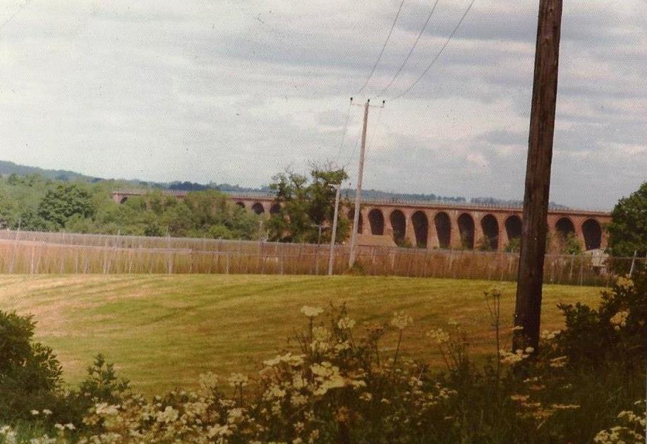 [Views on the walk to Ledbury Swimming Baths]